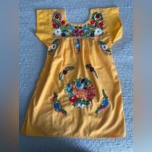 HANDMADE GIRLS FLORAL MEXICAN DRESS IN YELLOW GOLD SZ 4-6 LENGTH 25” BUST 25”